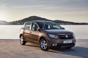 Trofei What Car? 2020 Renault Zoe Alpine A110, Dacia Duster Sandero