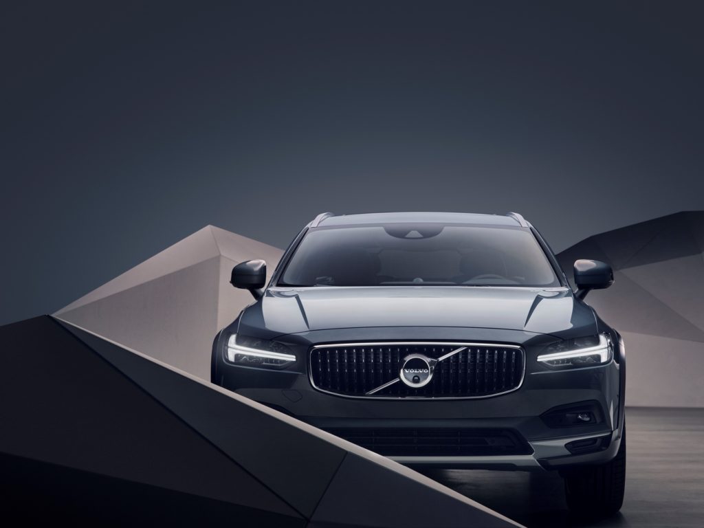 Nuove Volvo S90, V90 e V90 Cross Country motori mild hybrid