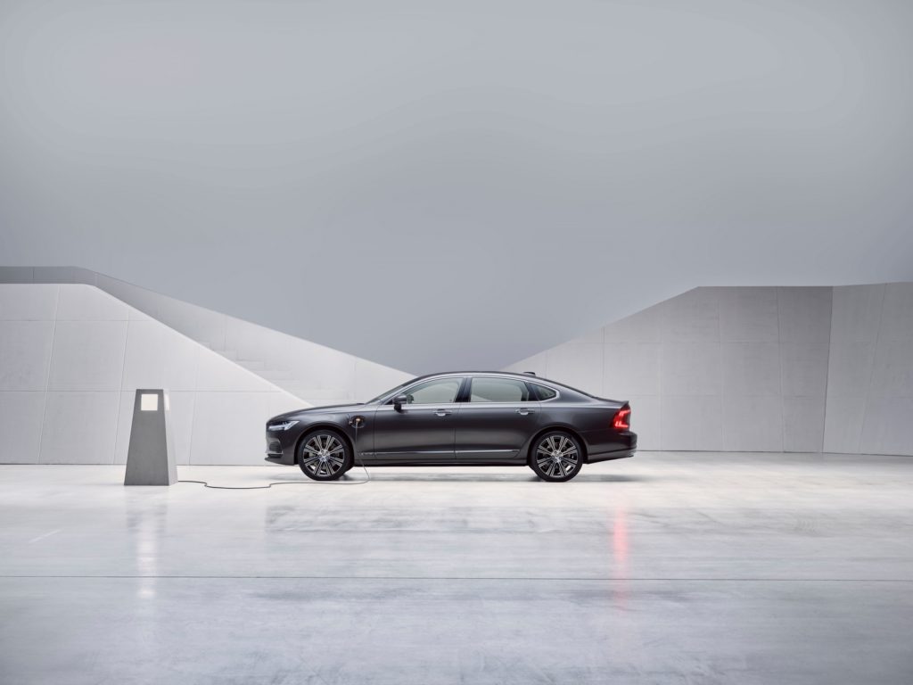 Nuove Volvo S90, V90 e V90 Cross Country motori mild hybrid