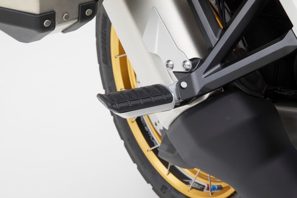 Comfort in viaggio Honda Africa Twin caschi Kabuto pedane prezzo promo