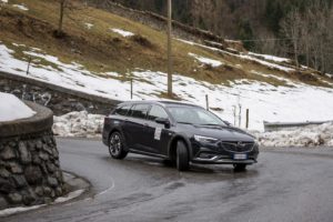 Come guidare su neve e ghiaccio