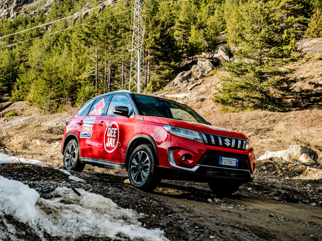 Vertical Winter Tour gamma Suzuki Hybrid AllGrip piste Prato Nevoso