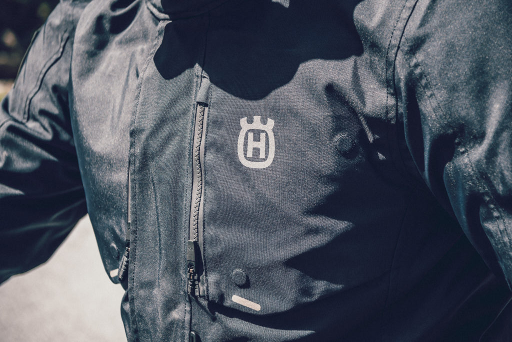 Husqvarna presenta la collezione di abbigliamento tecnico street 2020