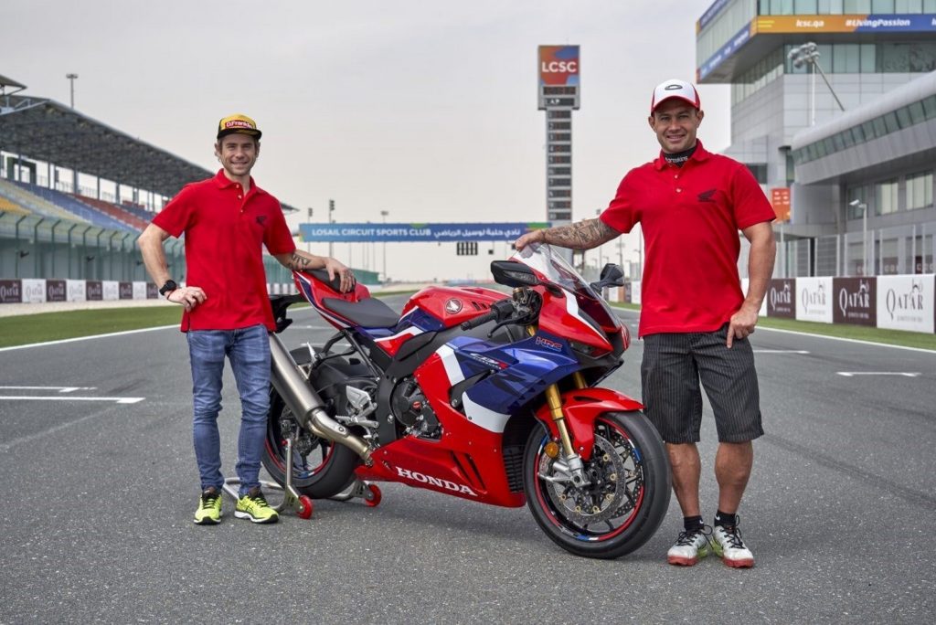 I piloti Honda a bordo della nuova CBR1000RR-R Fireblade SP sulla pista di Losail, in Qatar