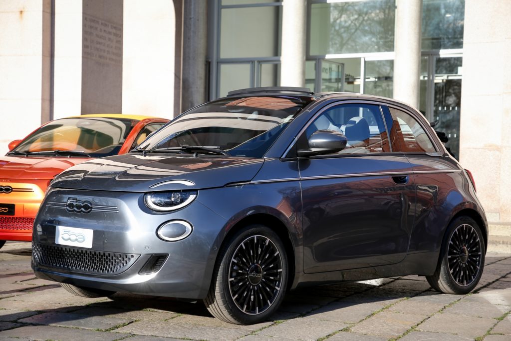nuova fiat 500 elettrica FCA full electric prezzo autonomia