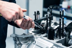 Aston Martin arriva un nuovo motore V6 3 litri ibrido plug-in TM01