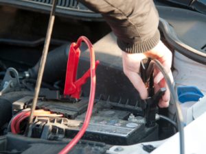 come ricaricare la batteria auto ferma