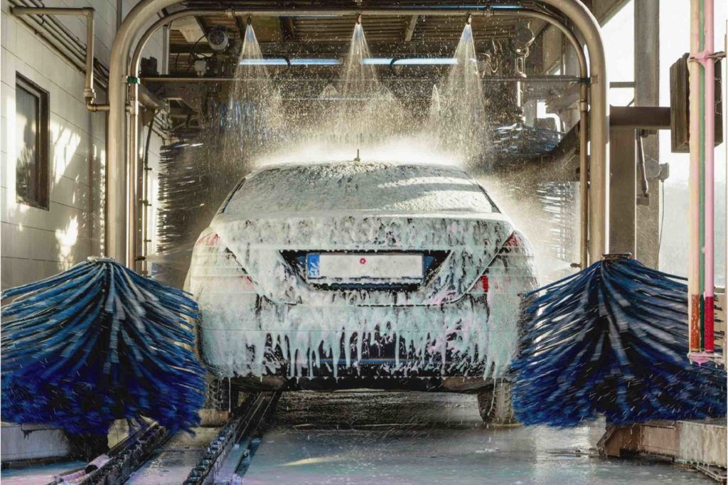 Posso andare all'autolavaggio a lavare l'auto dal 4 maggio in poi autolavaggio