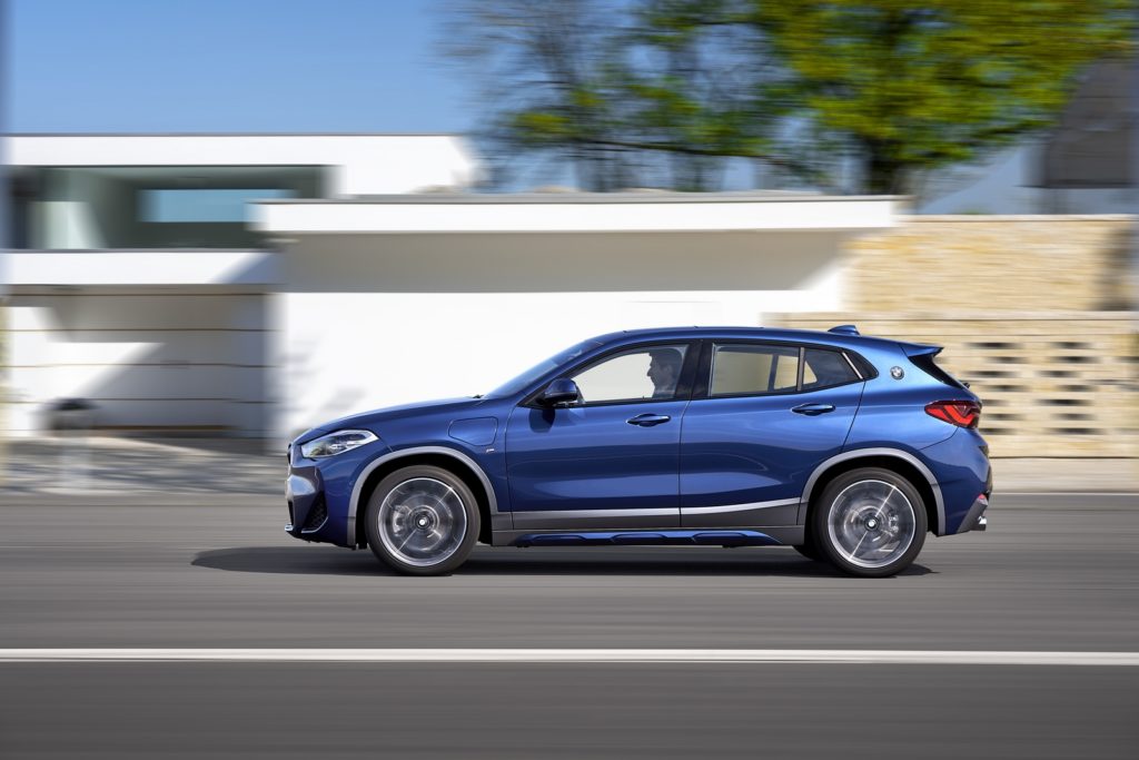 nuova BMW X2 xDrive25e Sports Activity Coupé con trazione ibrida plug-in