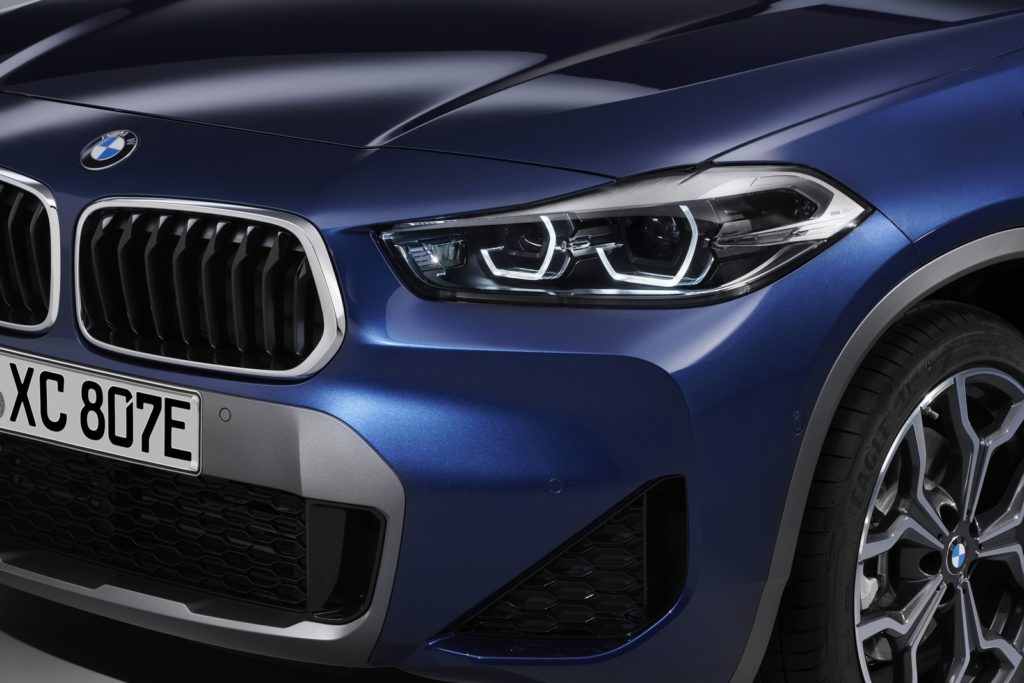 nuova BMW X2 xDrive25e Sports Activity Coupé con trazione ibrida plug-in
