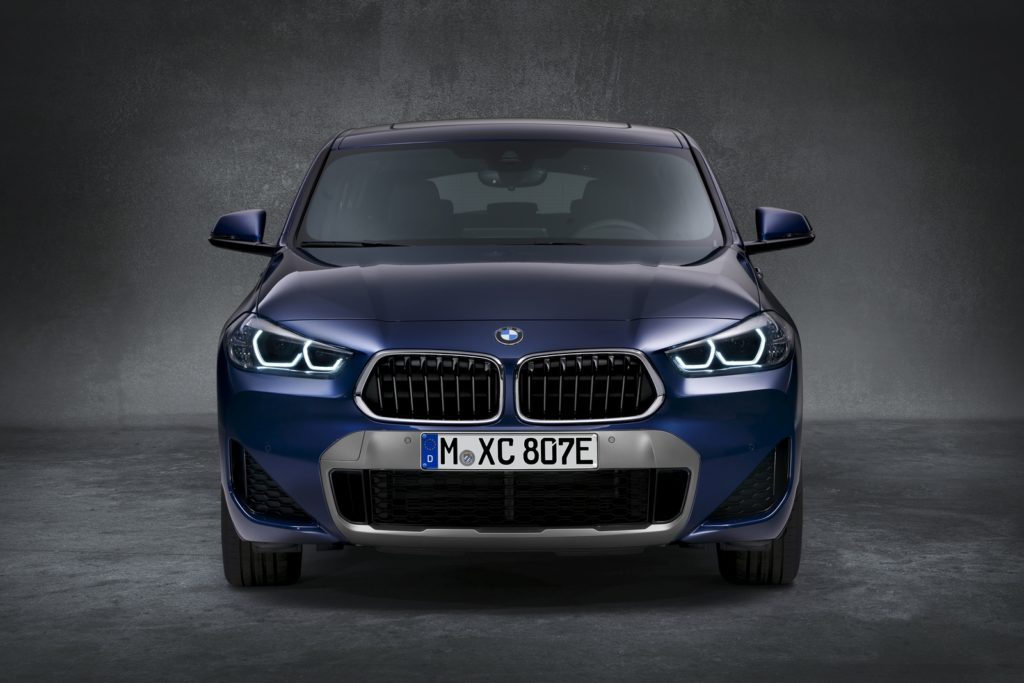 nuova BMW X2 xDrive25e Sports Activity Coupé con trazione ibrida plug-in