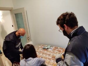 Frode pneumatici vendita online fatture false vicenza cartiera