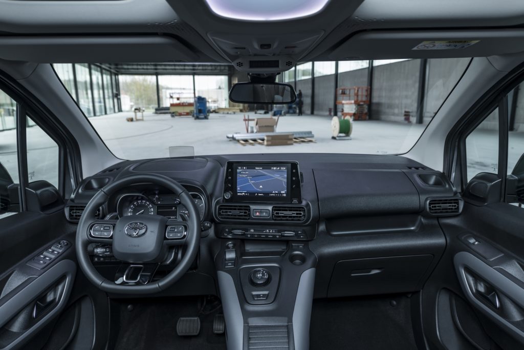 Toyota ProAce City nuovo prezzo dimensioni caratteristiche quanto costa