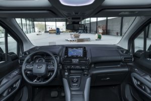 Toyota ProAce City nuovo prezzo dimensioni caratteristiche quanto costa