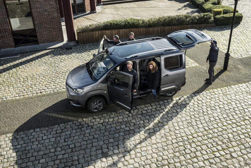 Toyota ProAce City nuovo prezzo dimensioni caratteristiche quanto costa