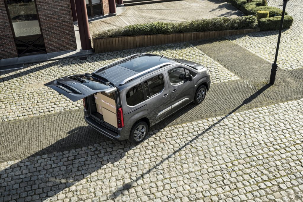 Toyota ProAce City nuovo prezzo dimensioni caratteristiche quanto costa