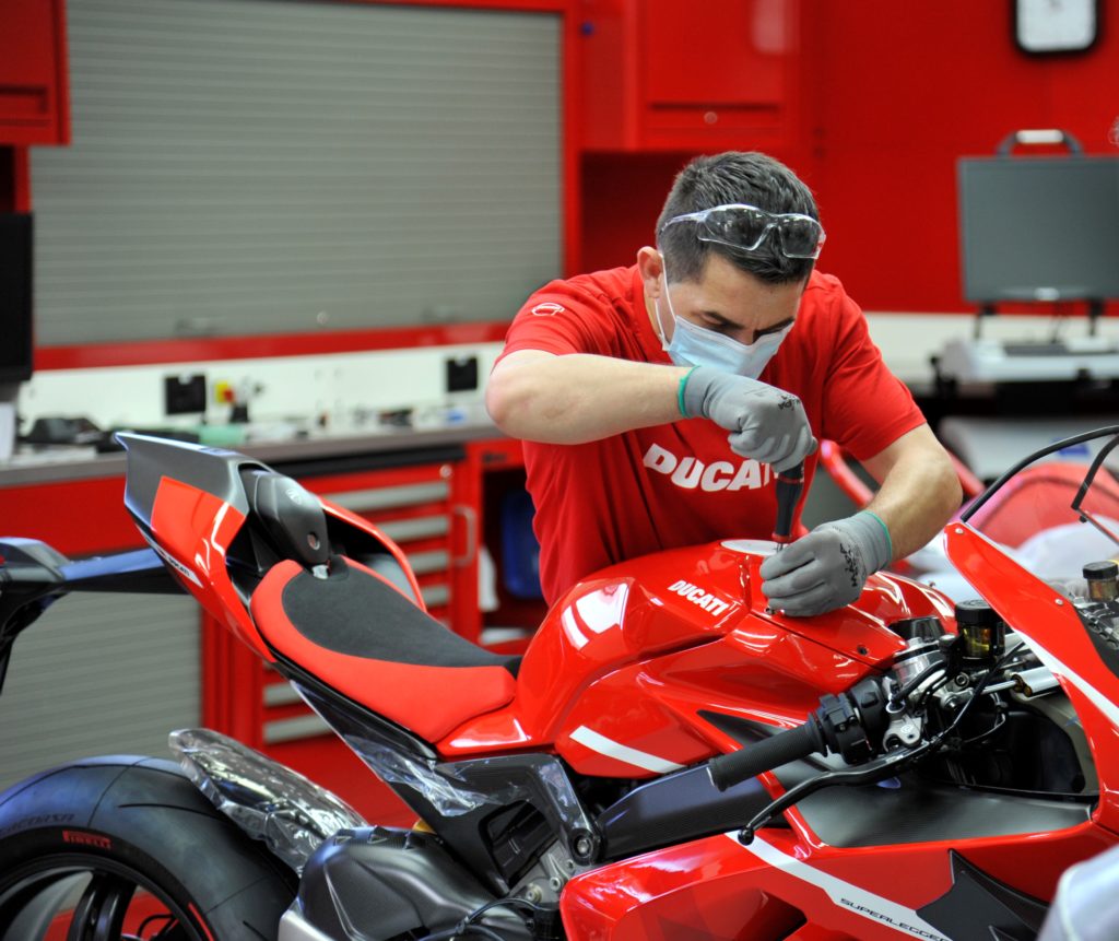 Superleggera V4 Ducati avvia la produzione borgo panigale