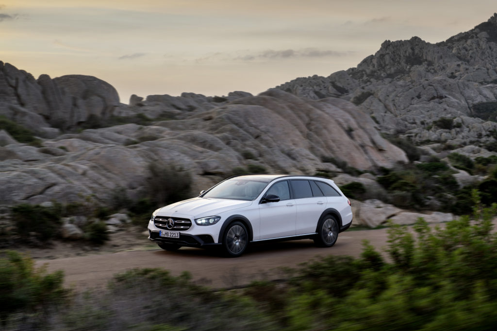 Nuova Mercedes Classe E: cinque versioni e prezzi a partire da 55.500 euro