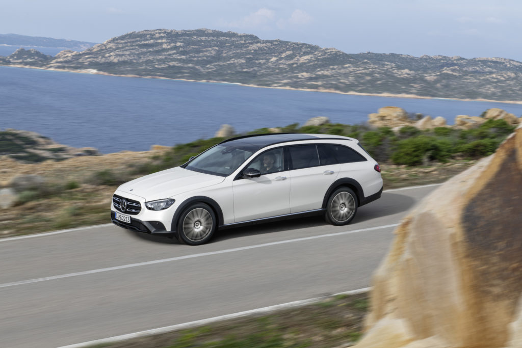 Nuova Mercedes Classe E: cinque versioni e prezzi a partire da 55.500 euro