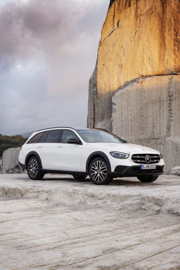 Nuova Mercedes Classe E: cinque versioni e prezzi a partire da 55.500 euro