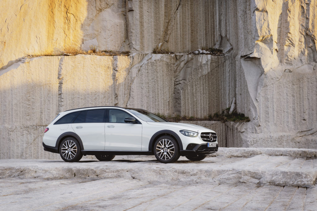 Nuova Mercedes Classe E: cinque versioni e prezzi a partire da 55.500 euro