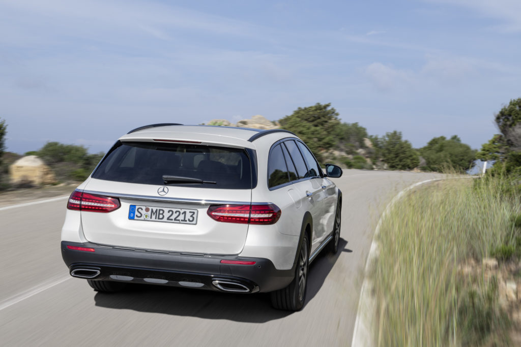 Nuova Mercedes Classe E: cinque versioni e prezzi a partire da 55.500 euro