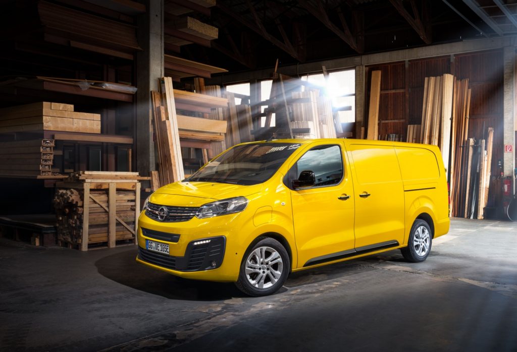Opel Vivaro-e elettrico prezzo costo quanto costa italia € 32.600 euro