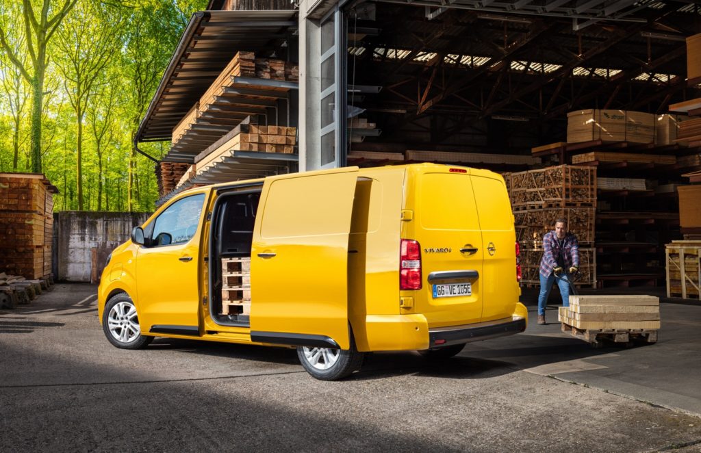 Opel Vivaro-e elettrico prezzo costo quanto costa italia € 32.600 euro