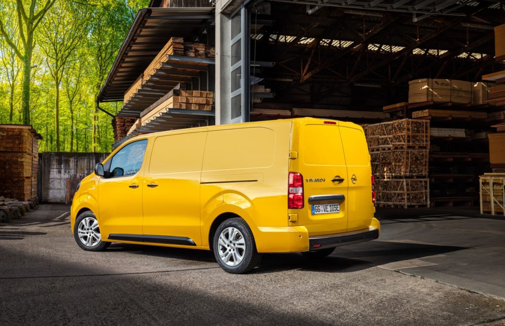 Opel Vivaro-e elettrico prezzo costo quanto costa italia € 32.600 euro