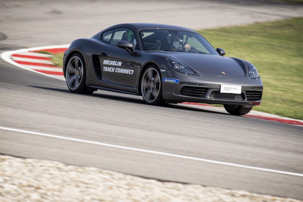 #MichelinCupExperience Michelin Pilot Sport Cup 2 R Track Connect