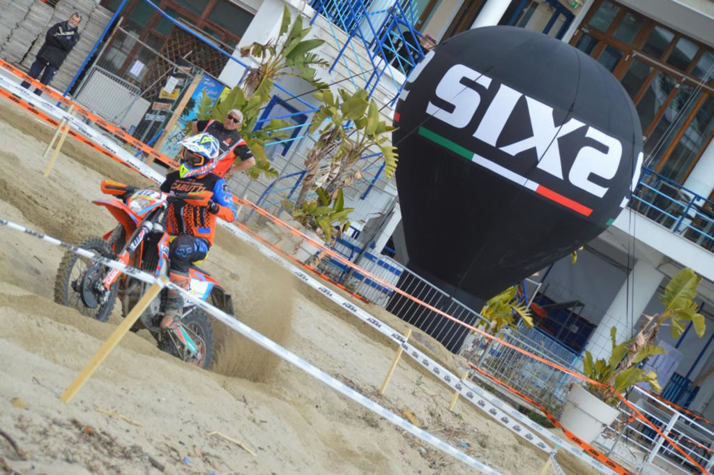 Per il Trofeo Enduro KTM 2020, SIXS crea la maglietta speciale TS1