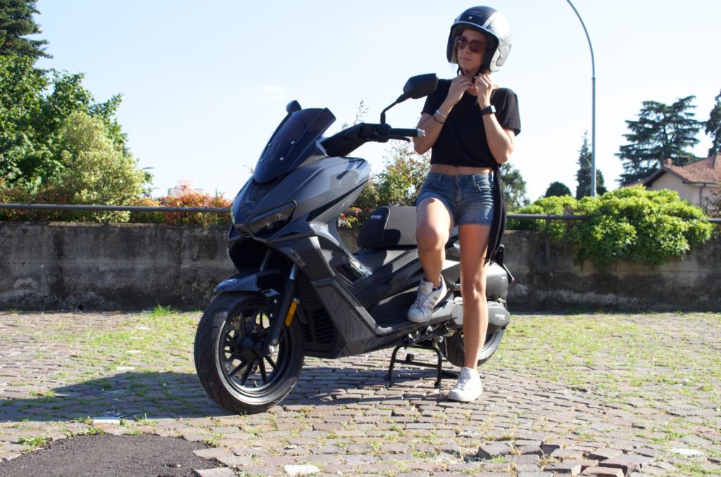 Overbikes Brera 125 motorino presenta scooter due ruote