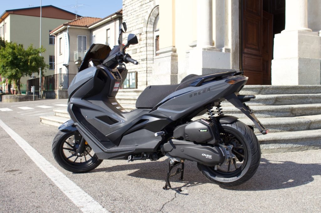 Overbikes Brera 125 motorino presenta scooter due ruote