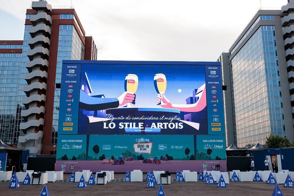 drive in milano cinema all'aperto agosto milano stella artois sponsor