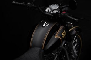 Classic Tribute Black Royal Enfield Moto da collezione