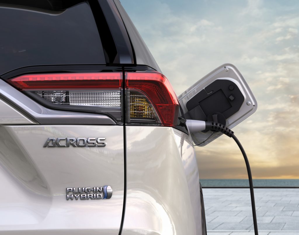 Suzuki Across debutta con la Yoru Web Edition