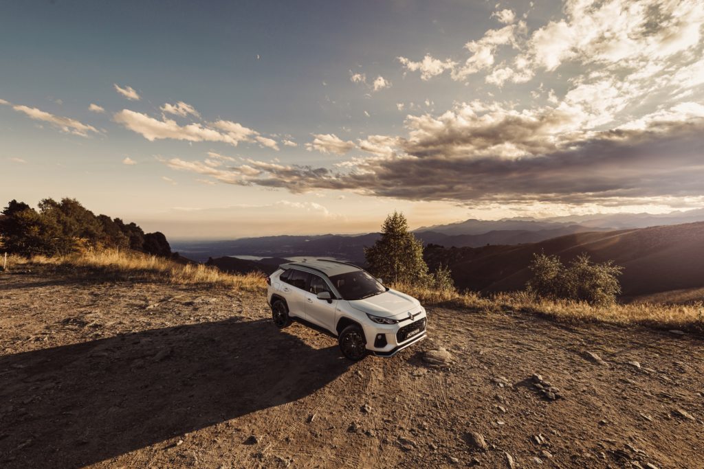 Suzuki Across debutta con la Yoru Web Edition