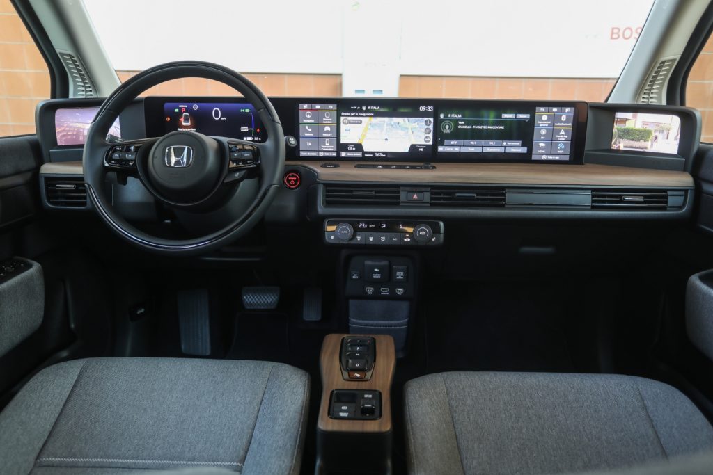 test delle auto elettriche Safe-Drive renault zoe peugeot e-208 Honda e