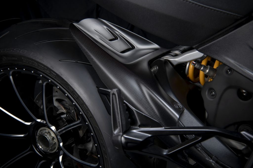 Gli accessori Ducati Performance accendono l’animo sportivo del Diavel 1260