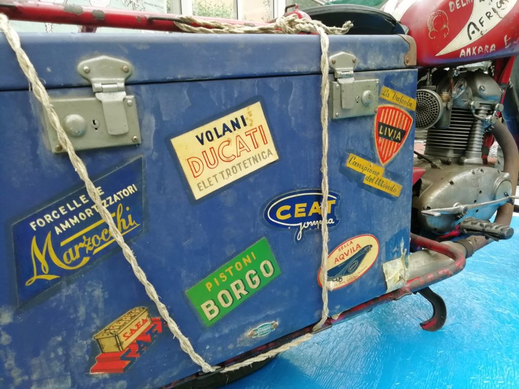 Certificate ASI le Ducati 175 che nel 1957 hanno fatto il giro del Mondo con Leopoldo Tartarini e Giorgio Monetti