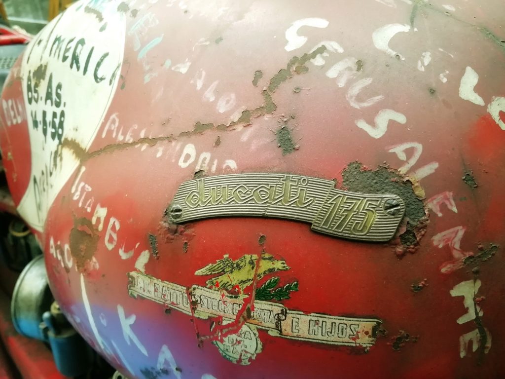 Certificate ASI le Ducati 175 che nel 1957 hanno fatto il giro del Mondo con Leopoldo Tartarini e Giorgio Monetti