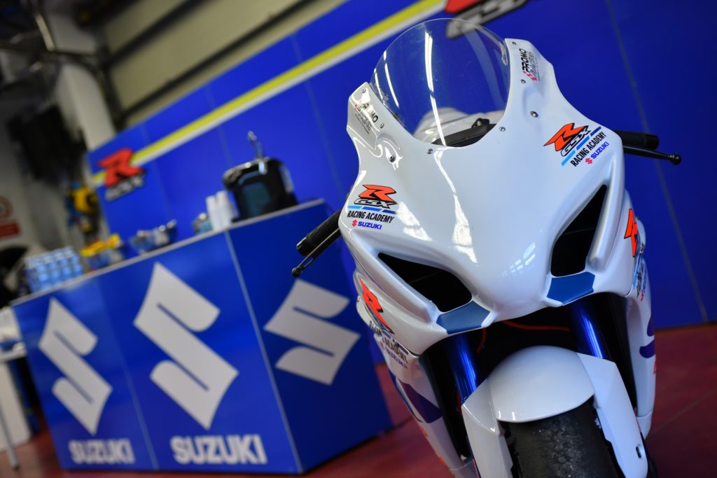 Suzuki GSX-R Racing Academy driving school scuola pista guida sportiva