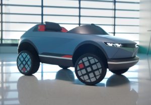 Hyundai EV più piccola auto elettrica bambini ragazzi modellino