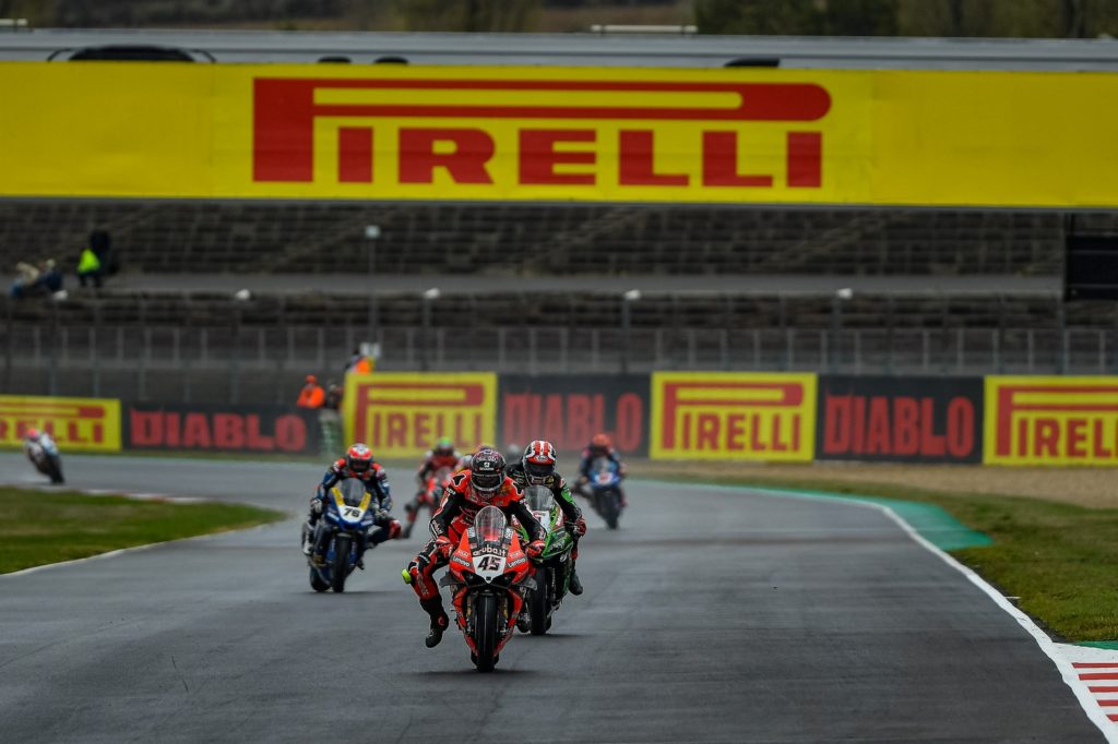 Pirelli pneumatici rain bagnato superbike sbk gomme rain