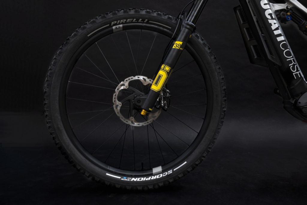 Ducati svela la gamma 2021 di e-MTB e e-bike powered by Thok: TK-01RR, MIG-S, E-SCRAMBLER