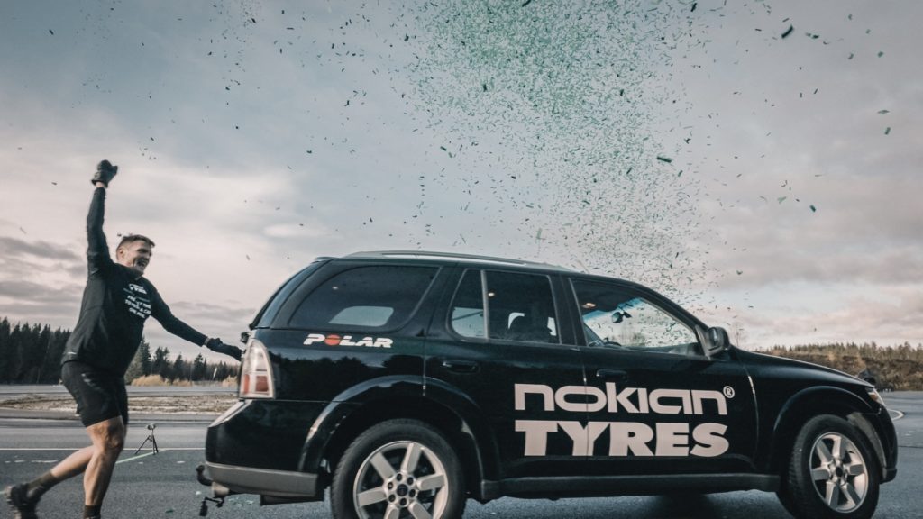 Guinnes World Record Spingere auto miglio Nokian Jussi Kallioniem