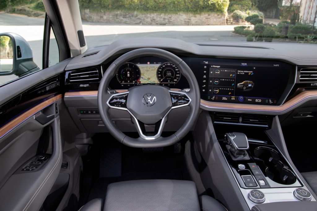 Volkswagen Touareg eHYBRID Touareg R suv ibridi Italia prezzi
