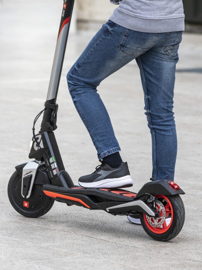 monopattino elettrico Aprilia eSR1 MT Distribution prezzo costo quanto