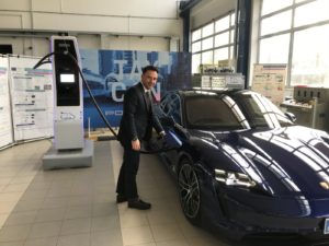 kWngo, la stazione di ricarica ultrafast alimentata da energia solare