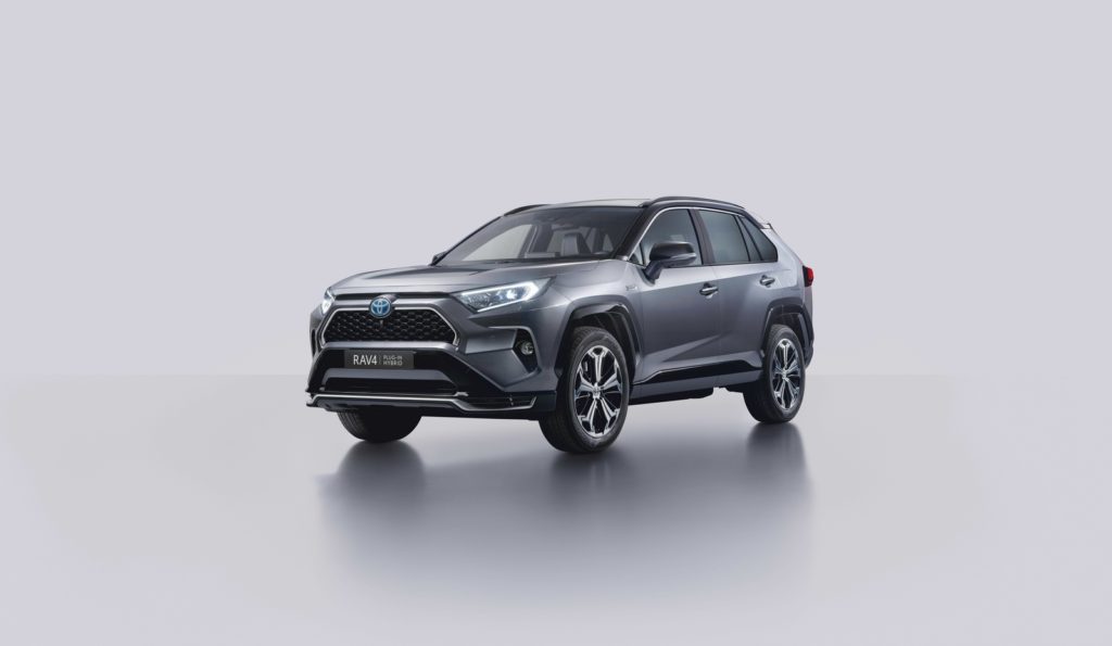 Toyota RAV4 Plug-in Hybrid nuovo autonomia quanti km in elettrico prezzo